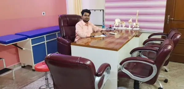 pathakwavecurecenter.in  Dr Ankit Pathak May 15, 2025 Best Back Pain Treatment Doctors In Noida - Pain Specialist – 